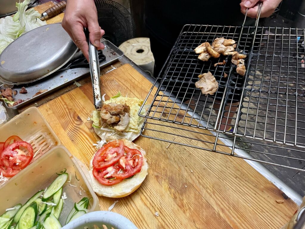 小璋炭烤軽食の燻鶏漢堡