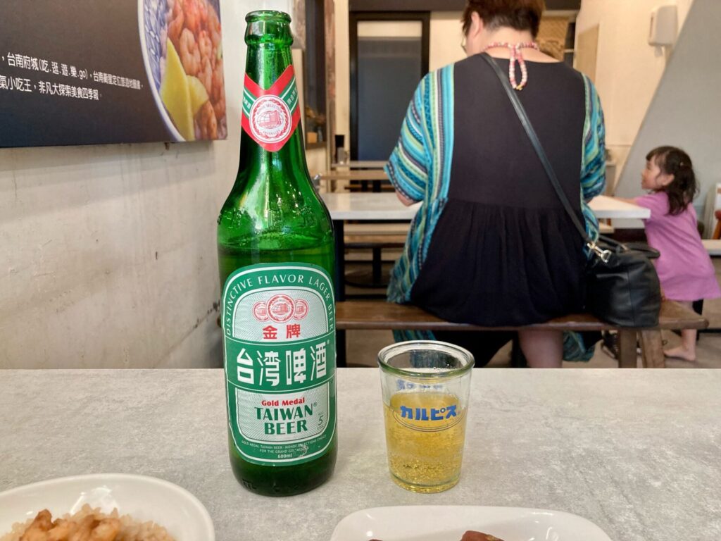 矮仔成蝦仁飯の台湾ビール