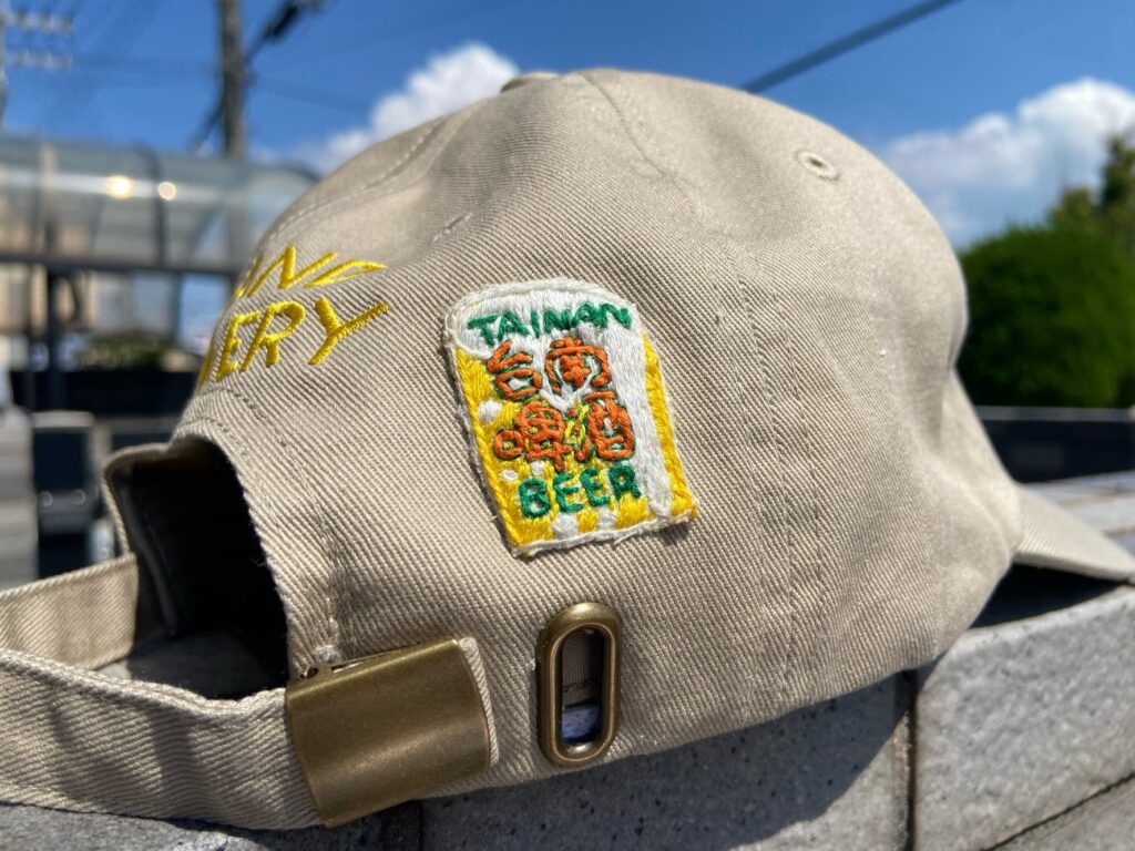 男の手縫い刺繍「台南啤酒 TAINAN BEER」