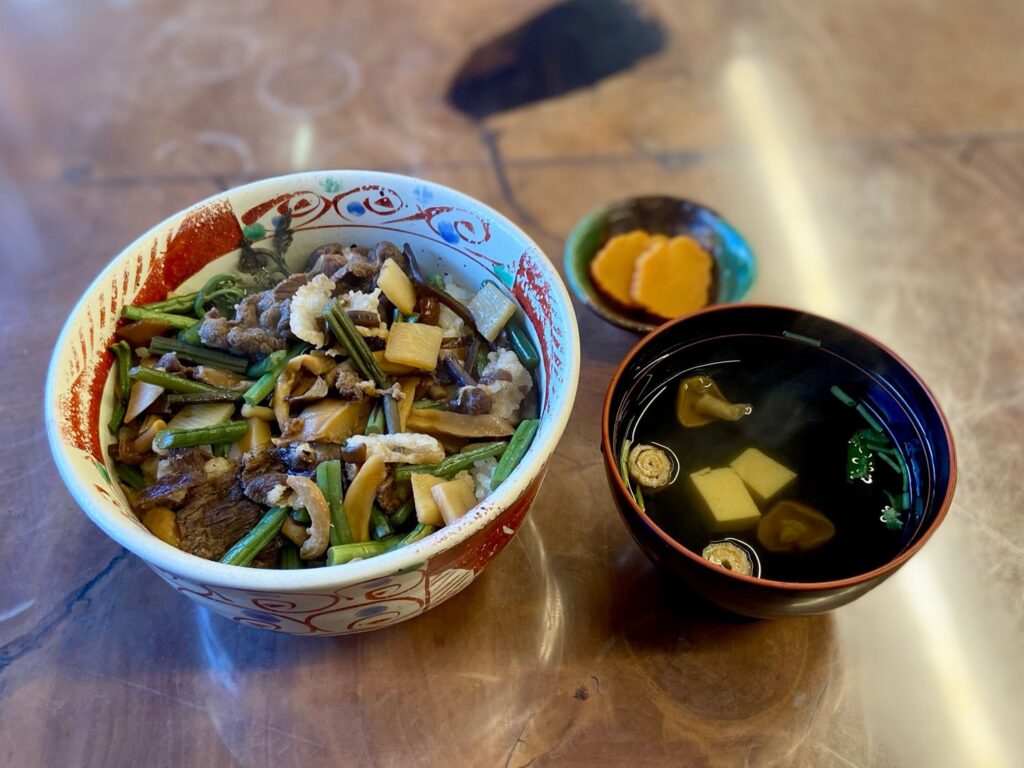 レストラン手取川のくま丼